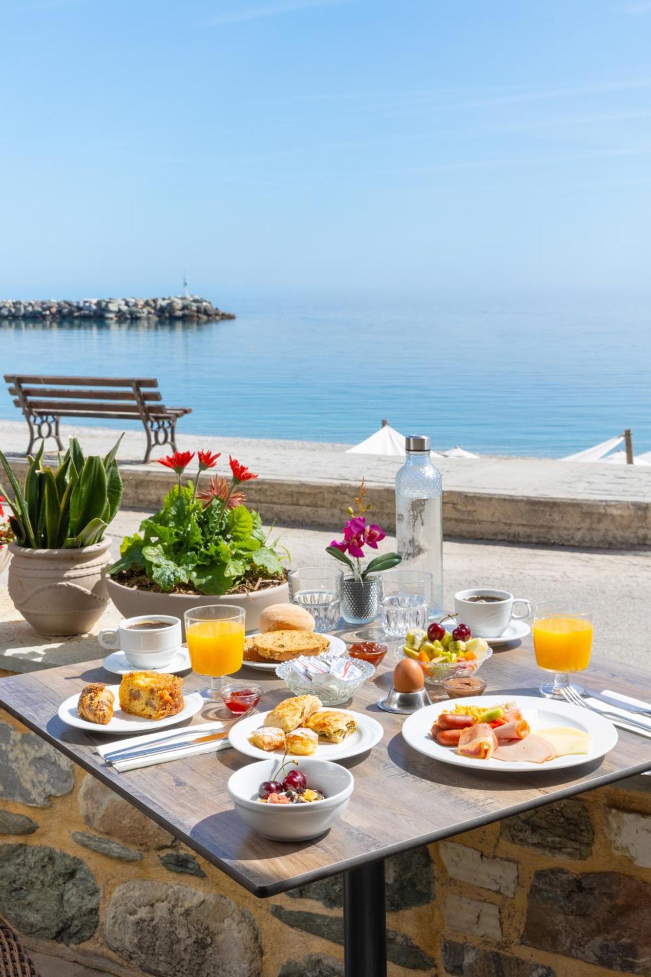 Kenta Beach Hotel Agios Ioannis  エクステリア 写真